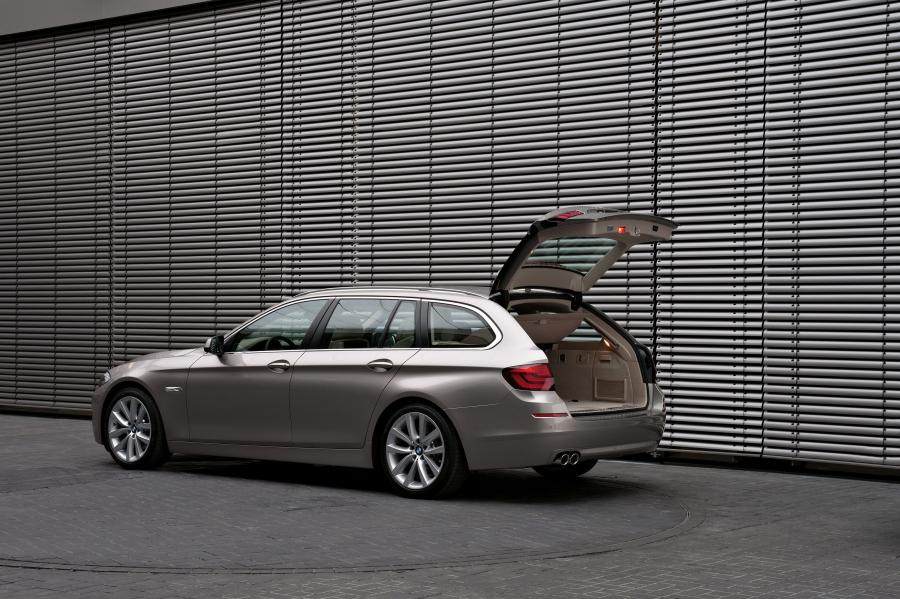  BMW 5-Series Touring 2011 года  (фото 39 из 59)